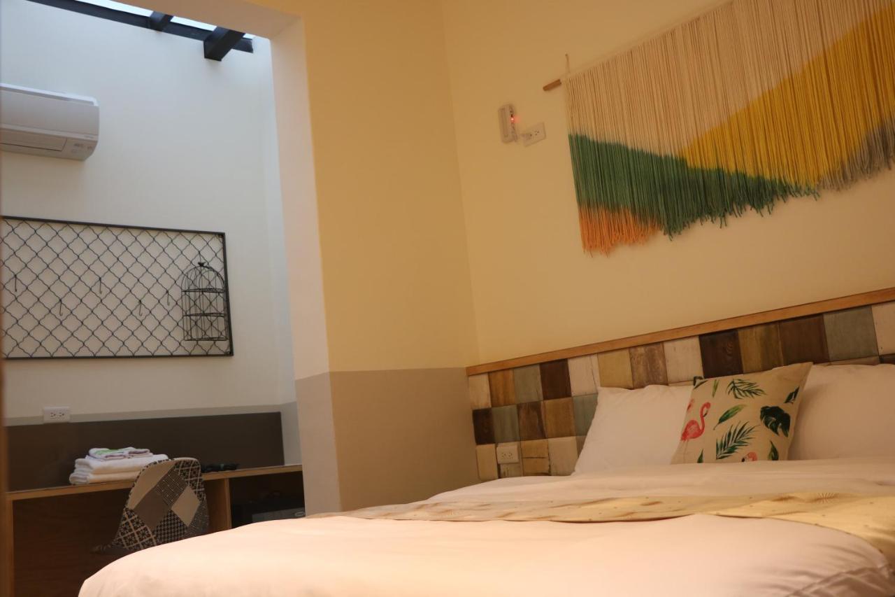 愛旅行民宿&近東大門夜市 Hualien Extérieur photo